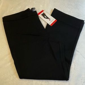 Max & Mia black crop kick style pants size medium